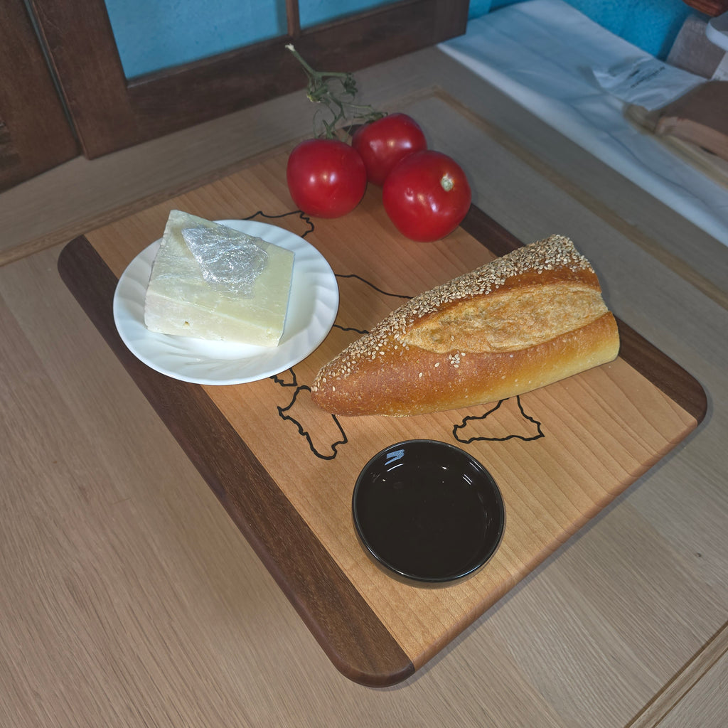 Charcuterie with Italy Inlay - Maple/Walnut