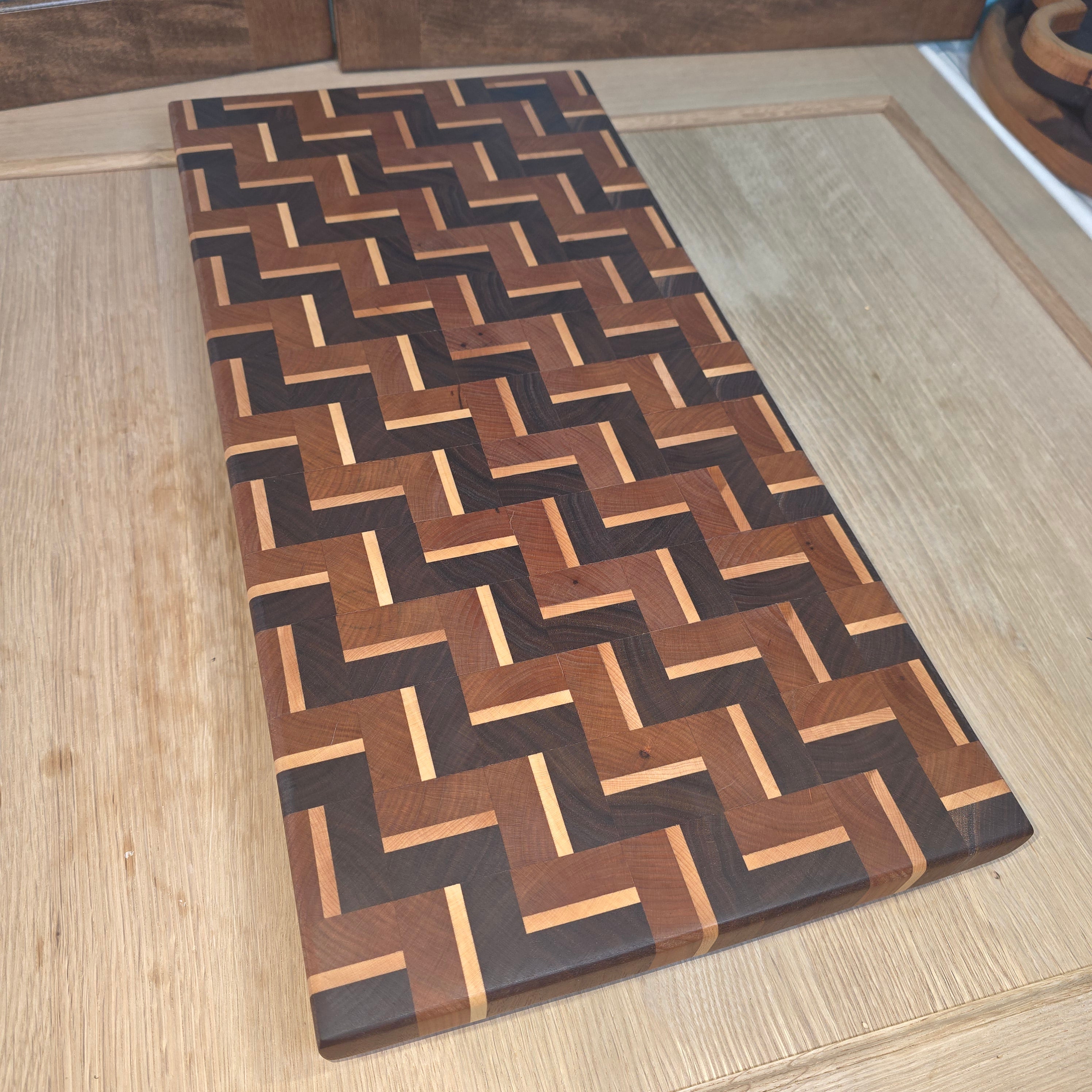 End-Grain Cutting Board - Zig Zag Shadow Pattern